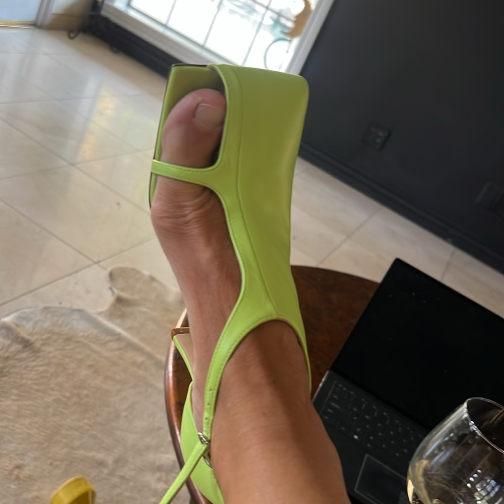 A.W.A.K.E. MODE
Gemma Asymmetric Pumps 39